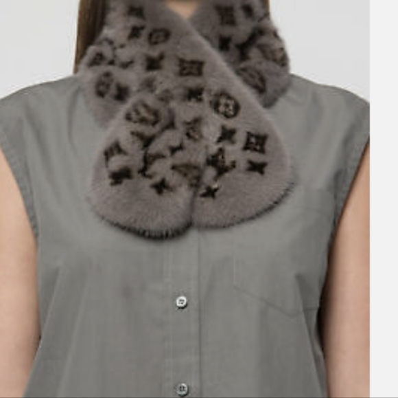 Luis Vuitton mink stole - Picture 7 of 7